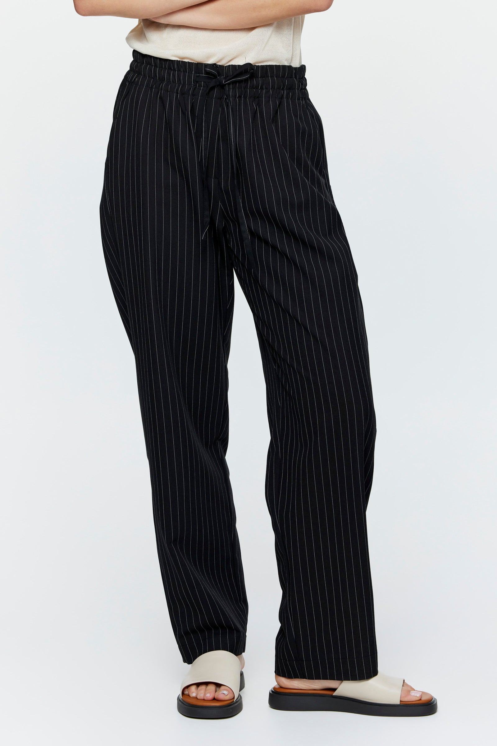 מכנסי אורנית