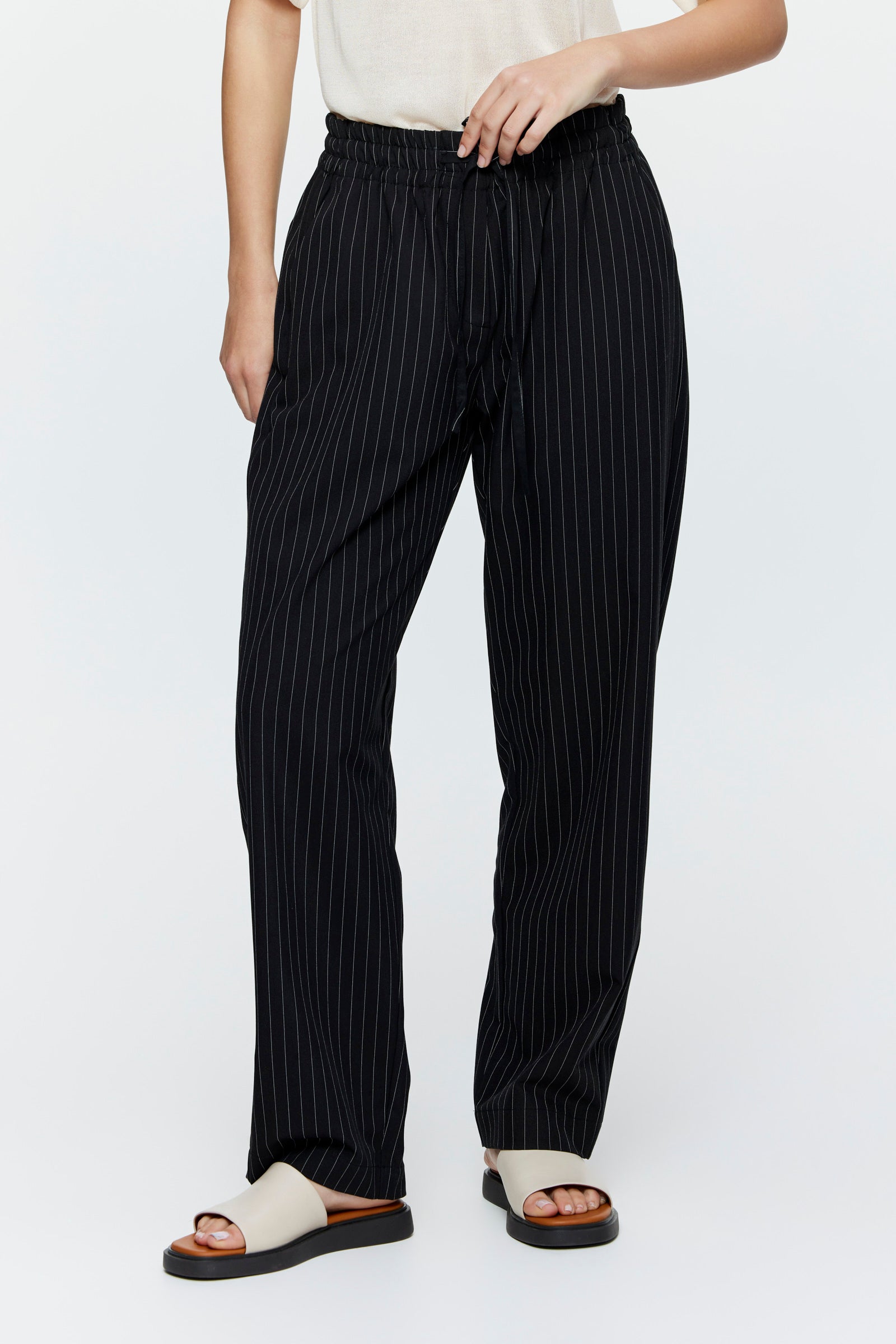 מכנסי אורנית