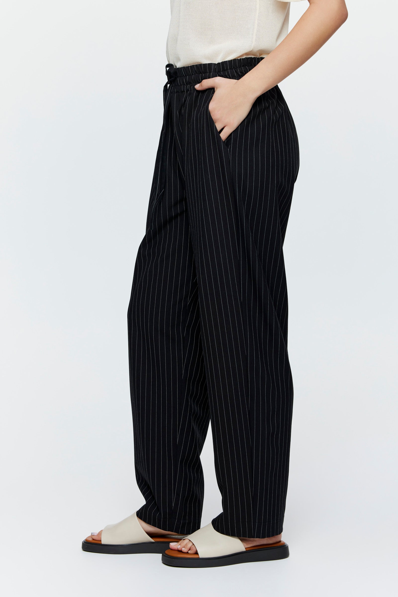 מכנסי אורנית