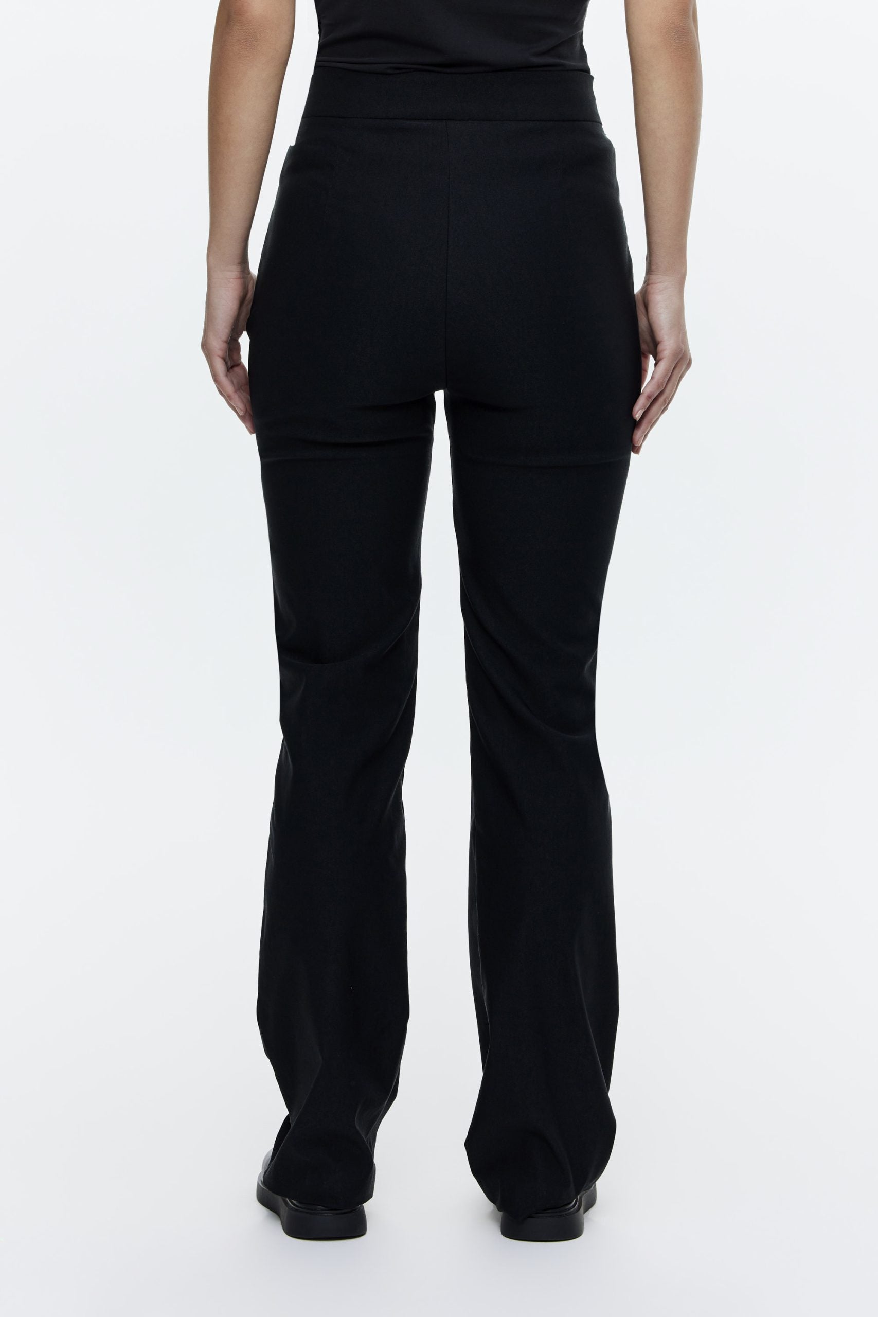 מכנסי נגויה