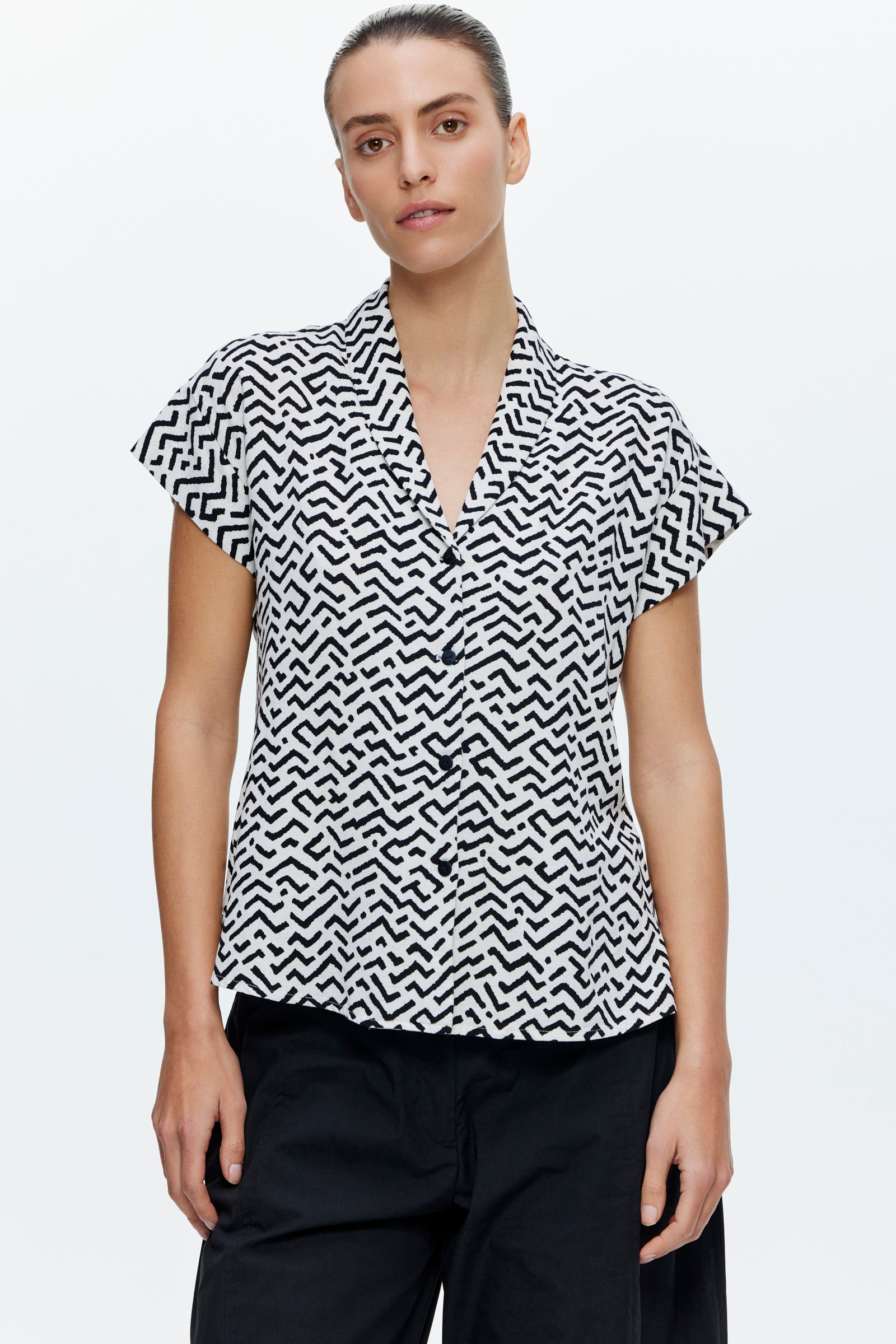 חולצת בת חן