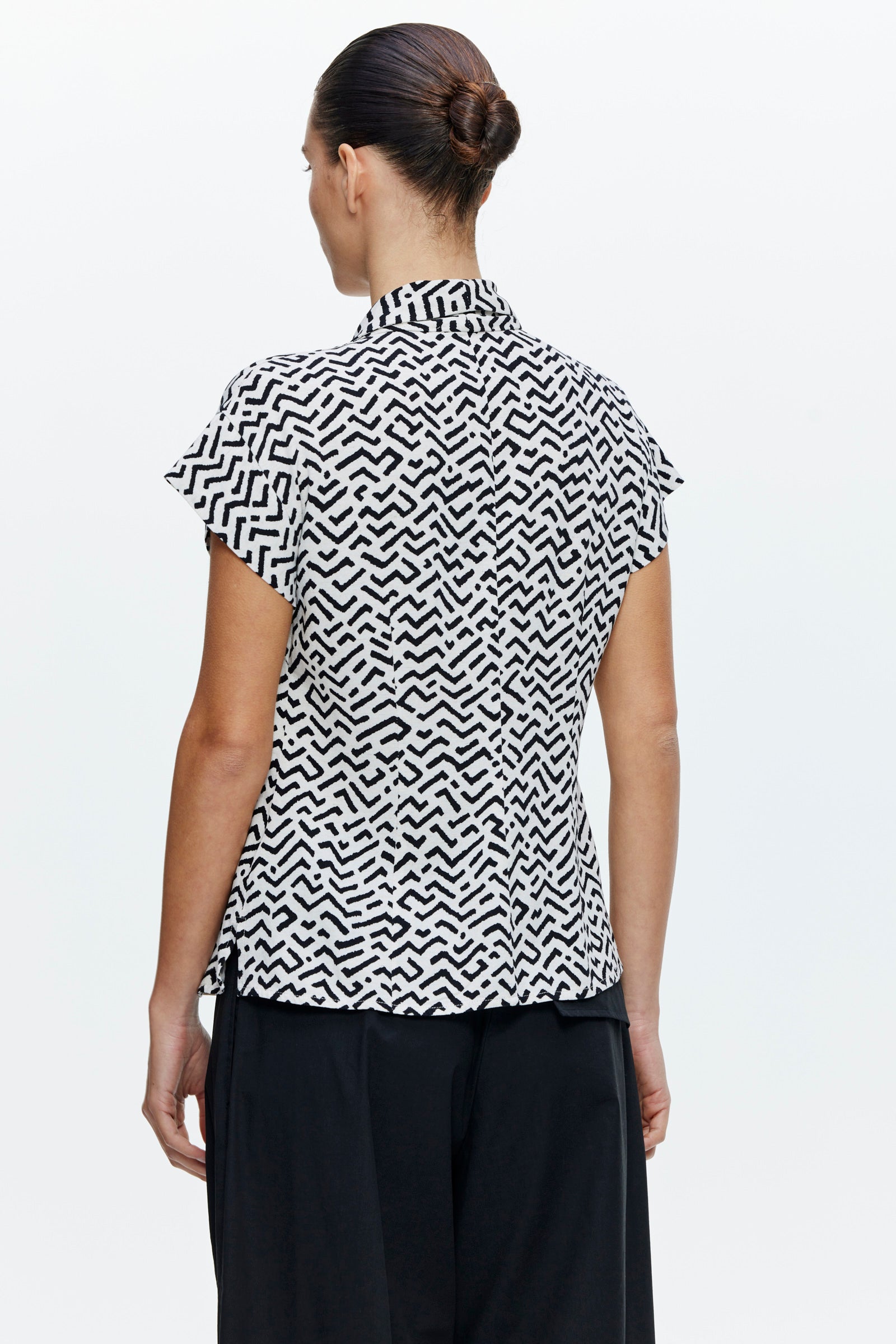 חולצת בת חן