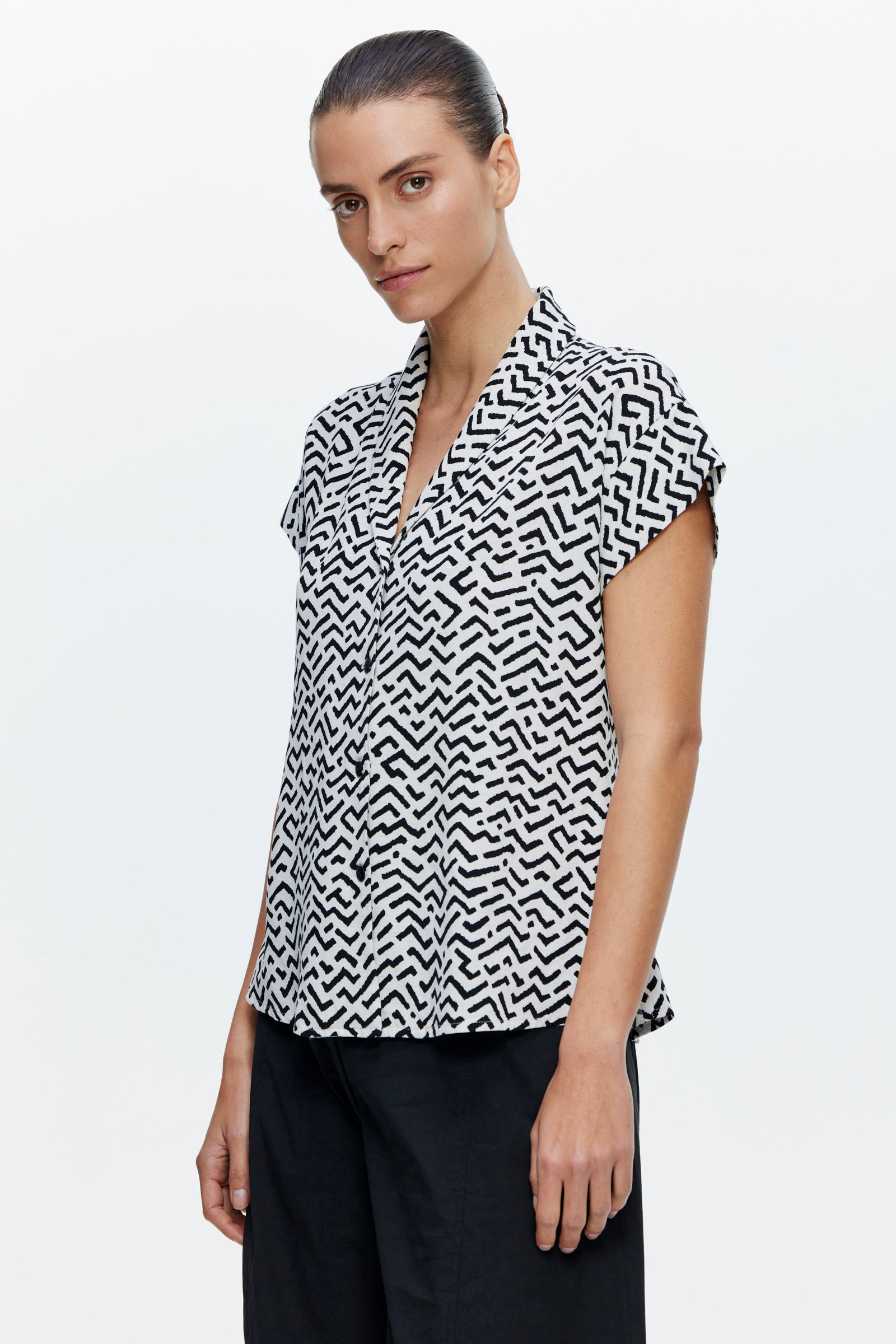 חולצת בת חן