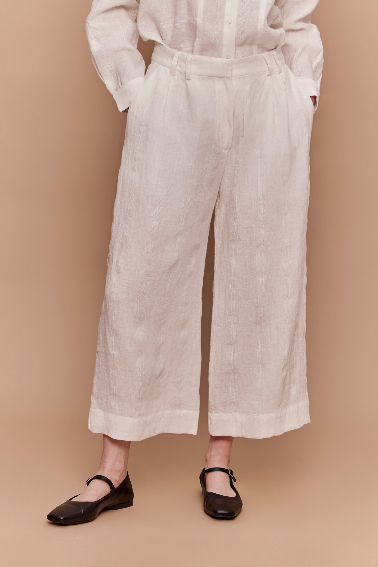 מכנסי אורית