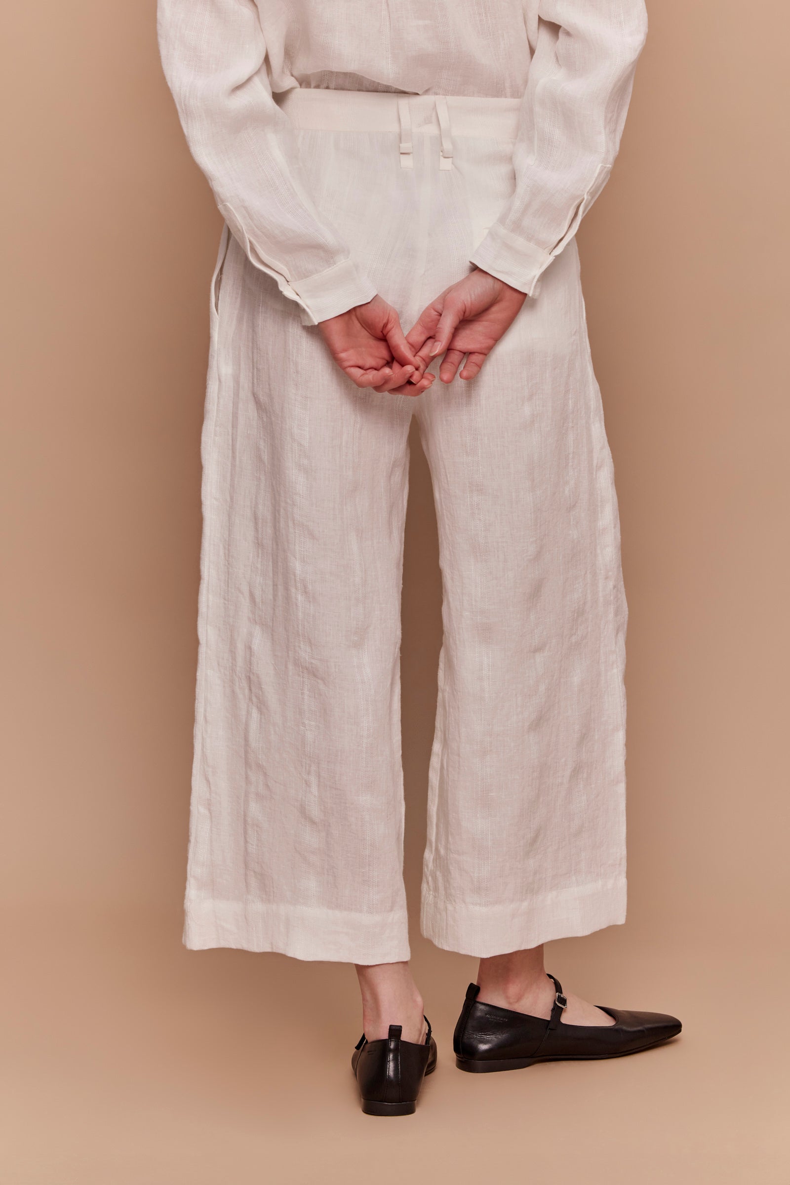 מכנסי אורית