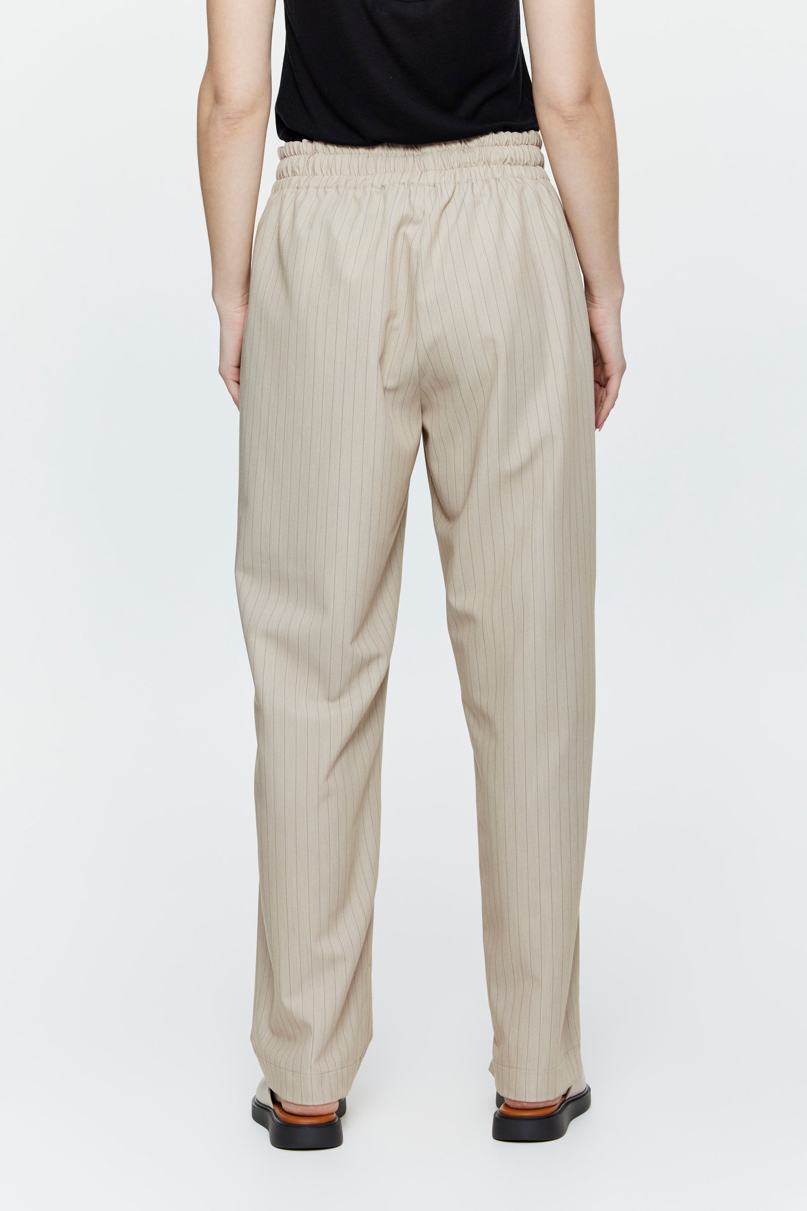 מכנסי אורנית