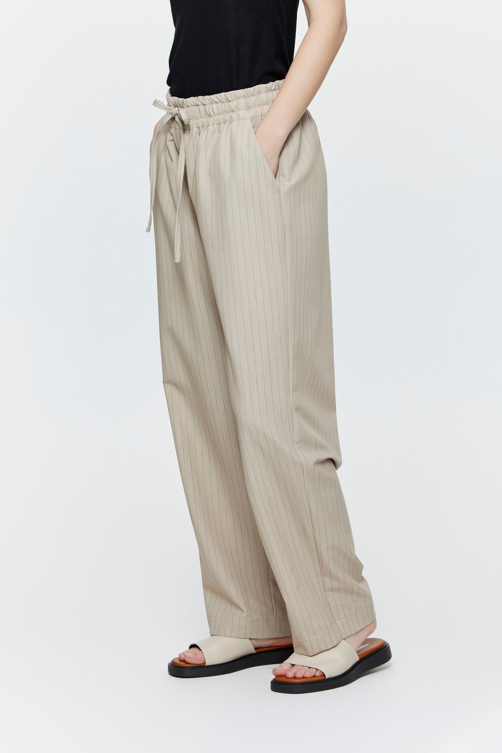 מכנסי אורנית