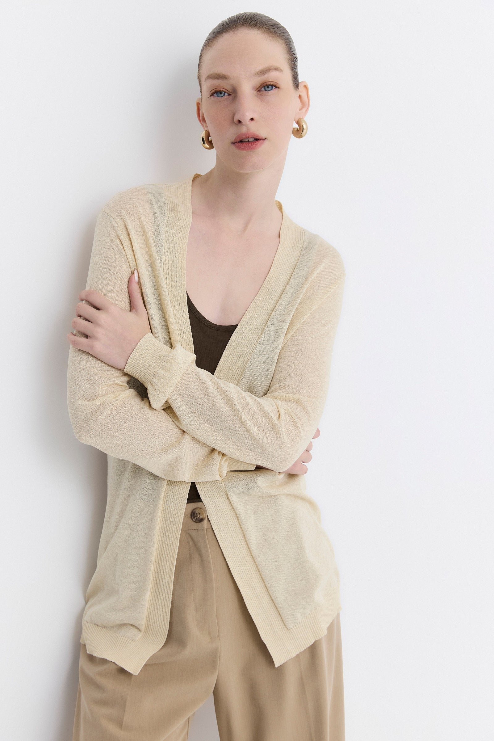 עליונית אביב