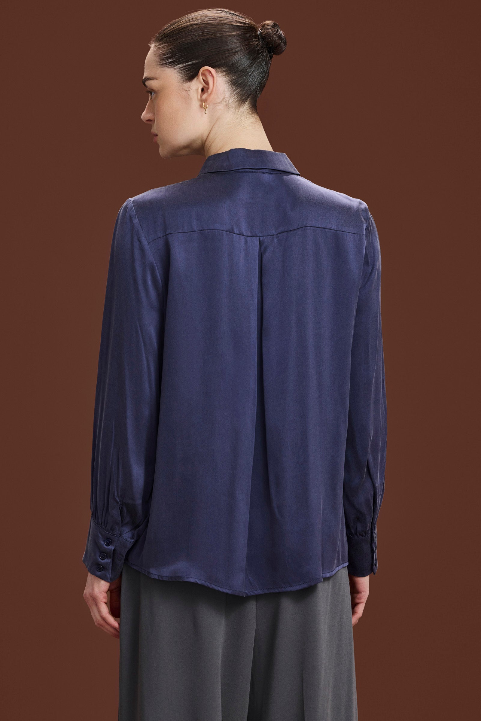 חולצת משי נגה