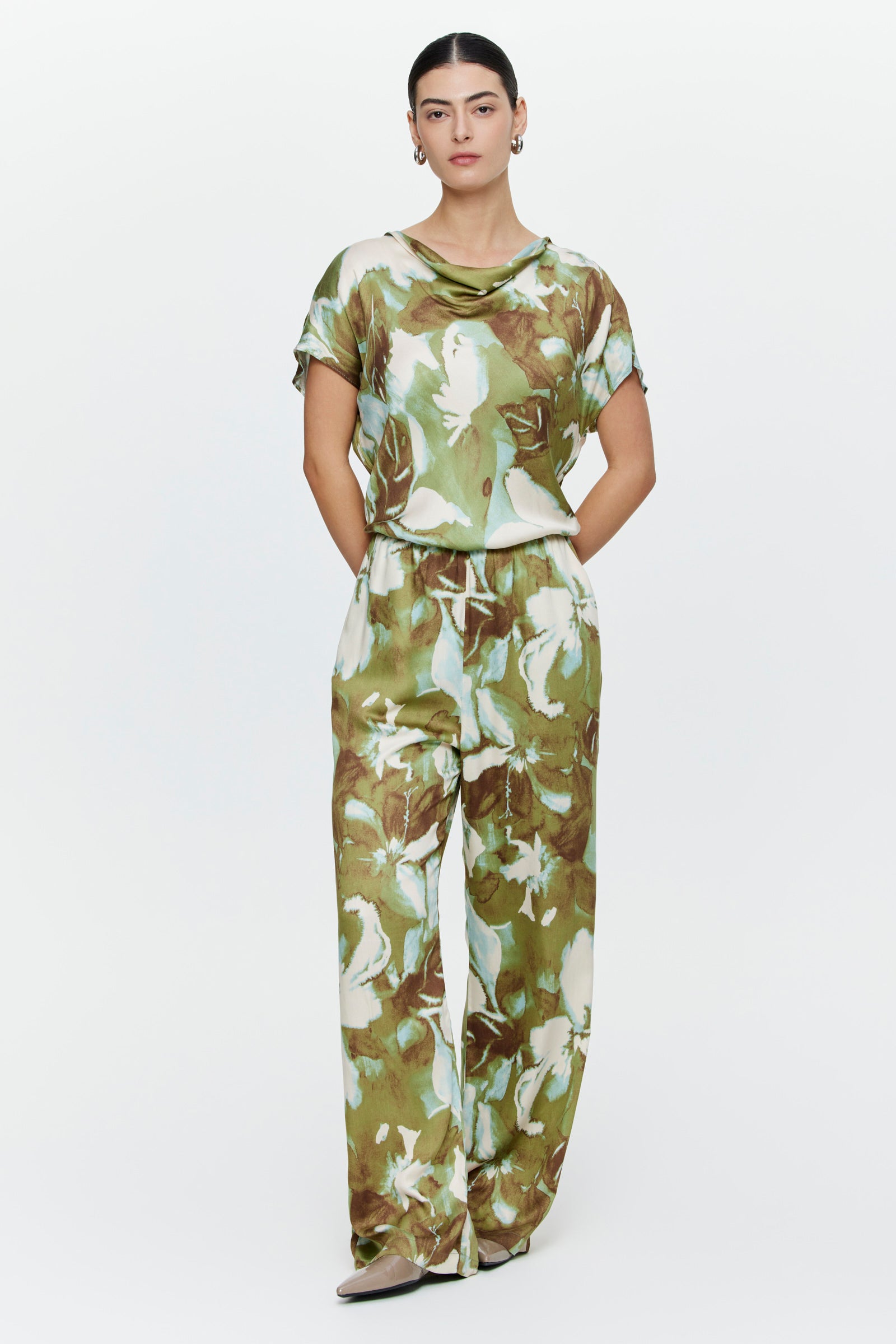 אוברול ורדית