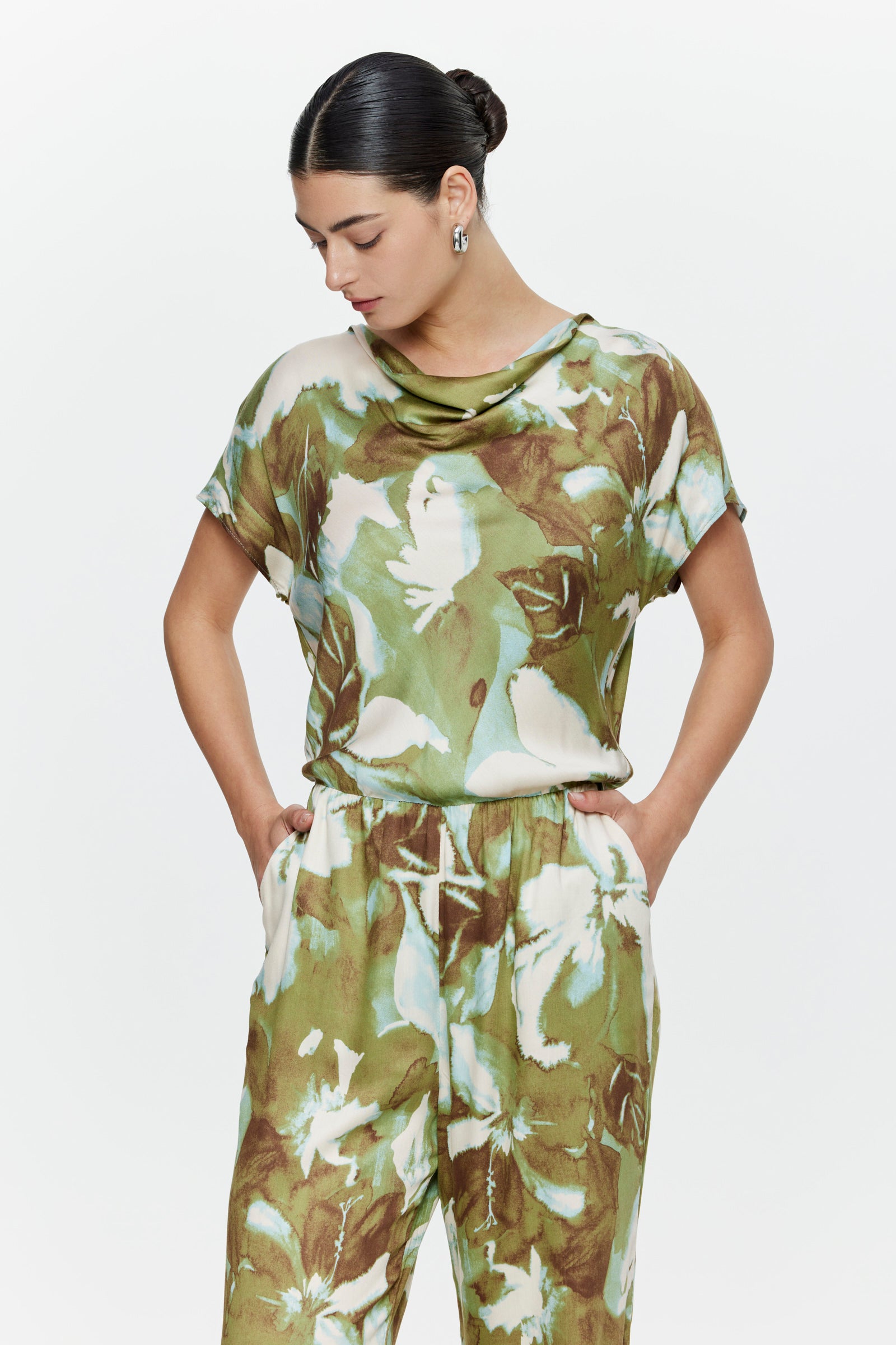 אוברול ורדית