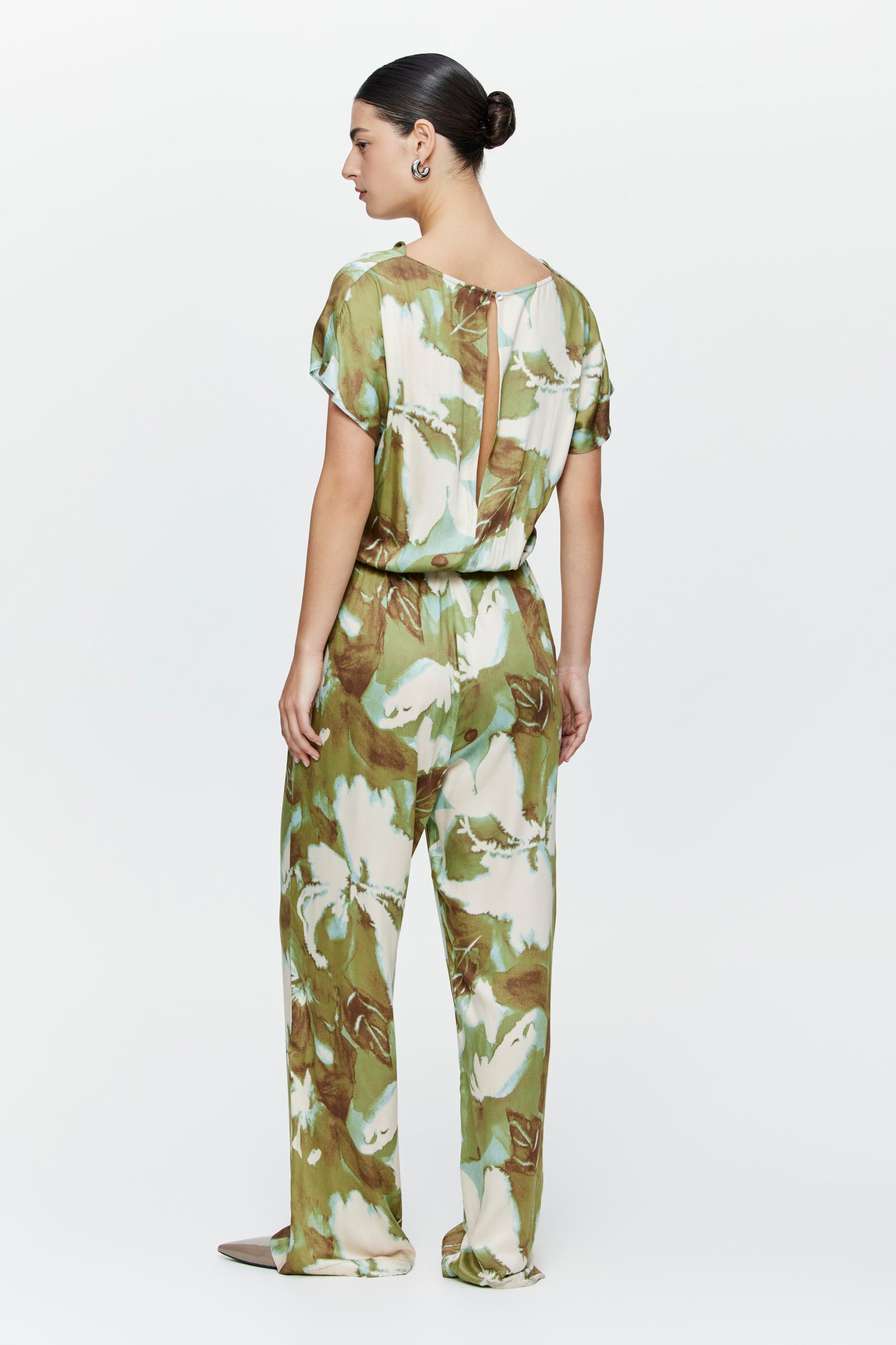 אוברול ורדית