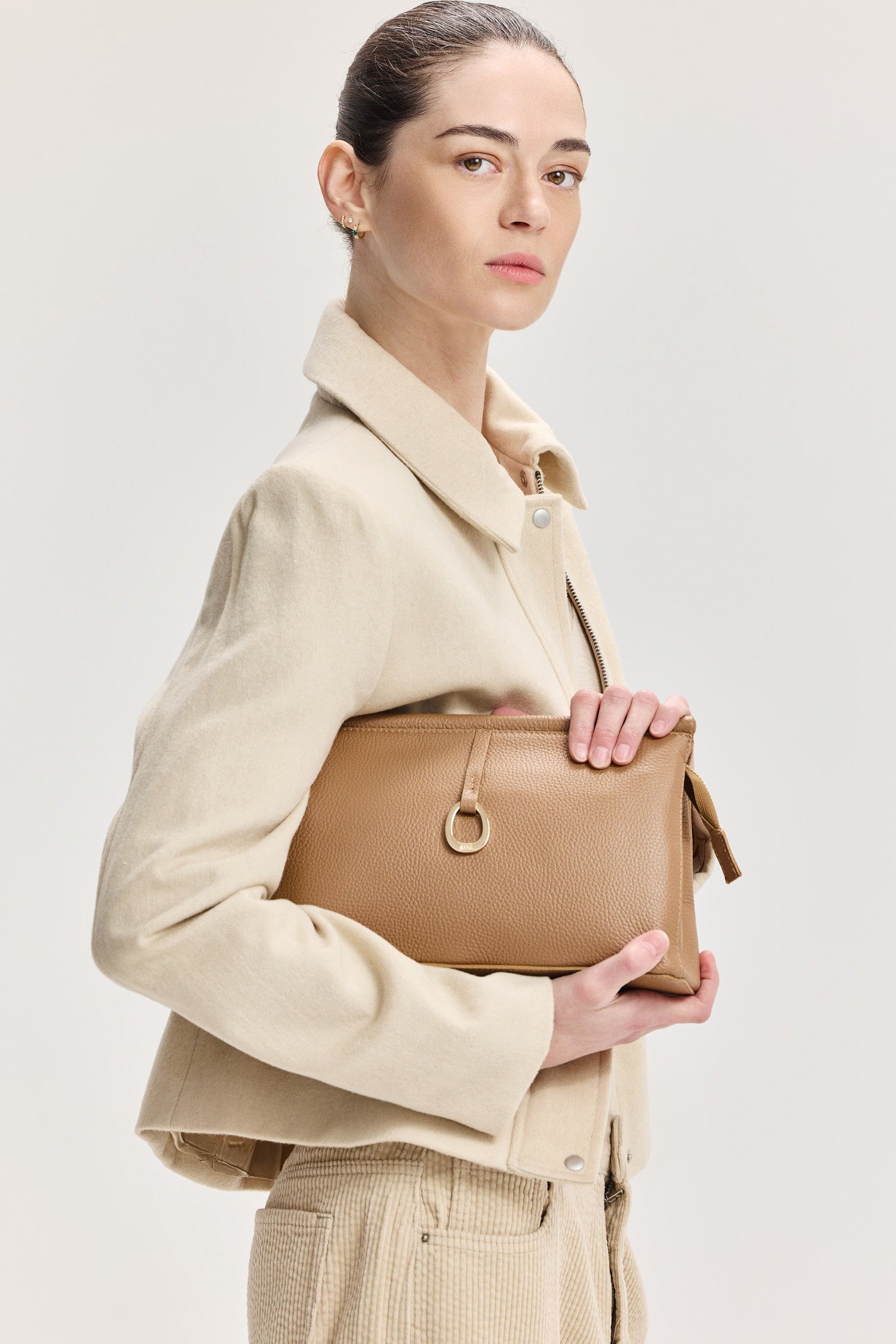 תיק עור אלה