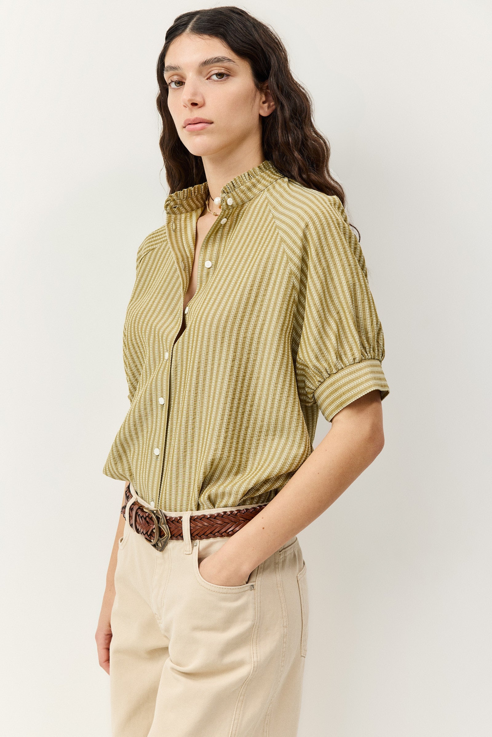 מכופתרת שיודעת הכל