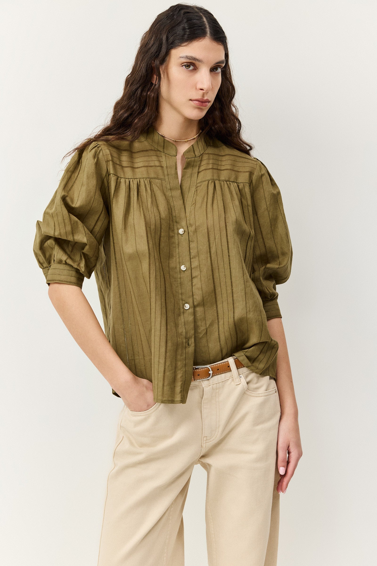 חולצה שבאה לעבוד