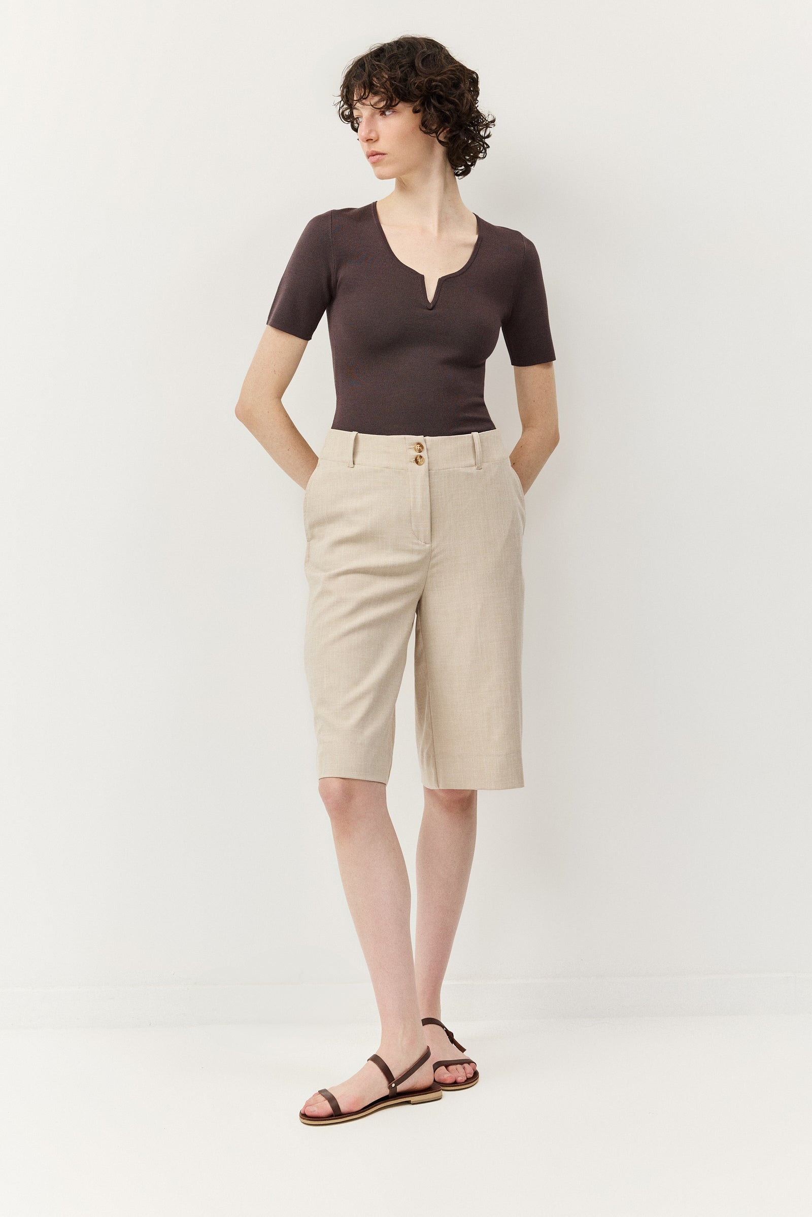 חולצה ששמה הכל במקום