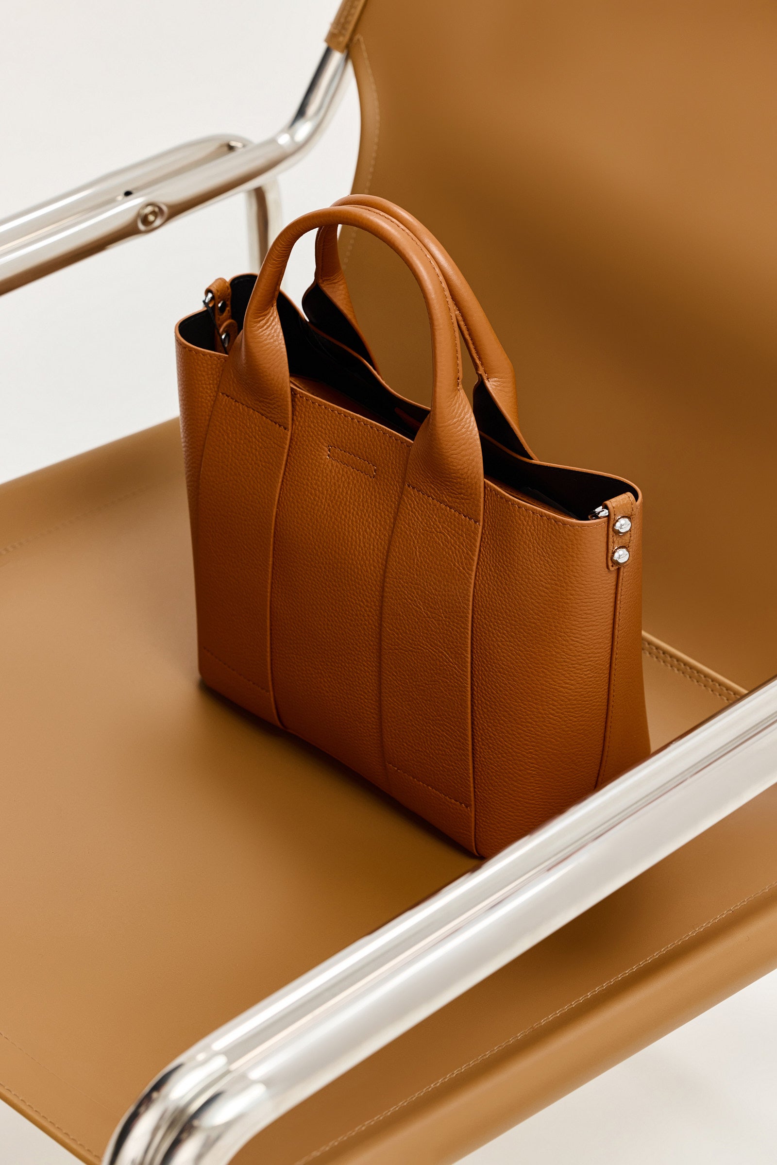 תיק עור מרים