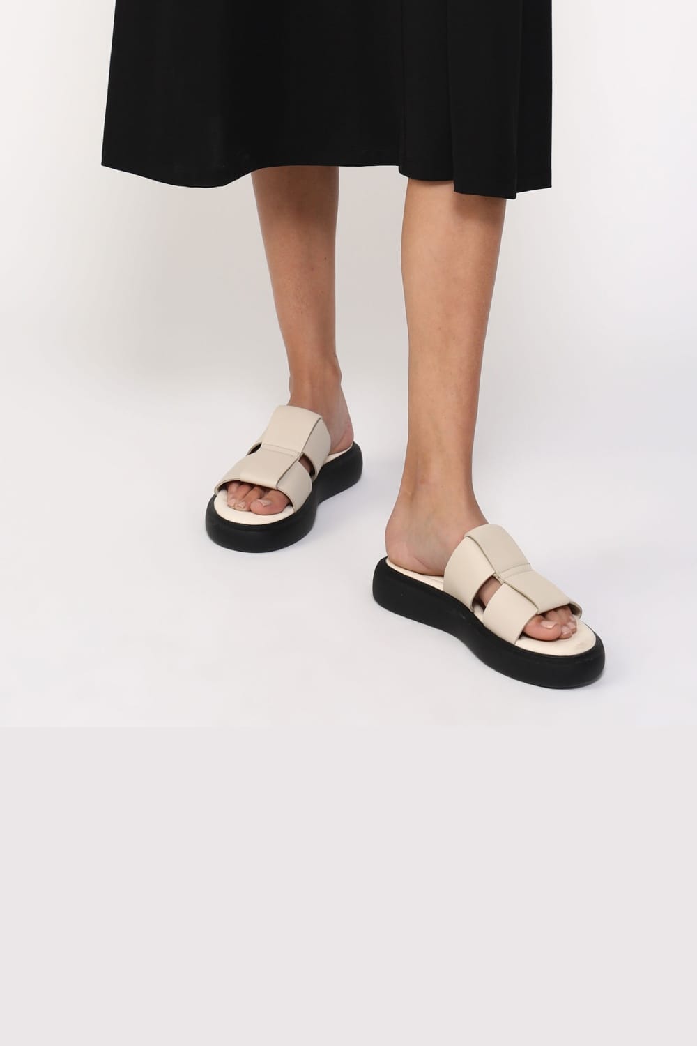 Blenda Plaited Slides